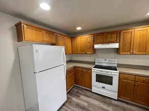 4255 Studio Ct NE in Salem, OR - Foto de edificio - Building Photo