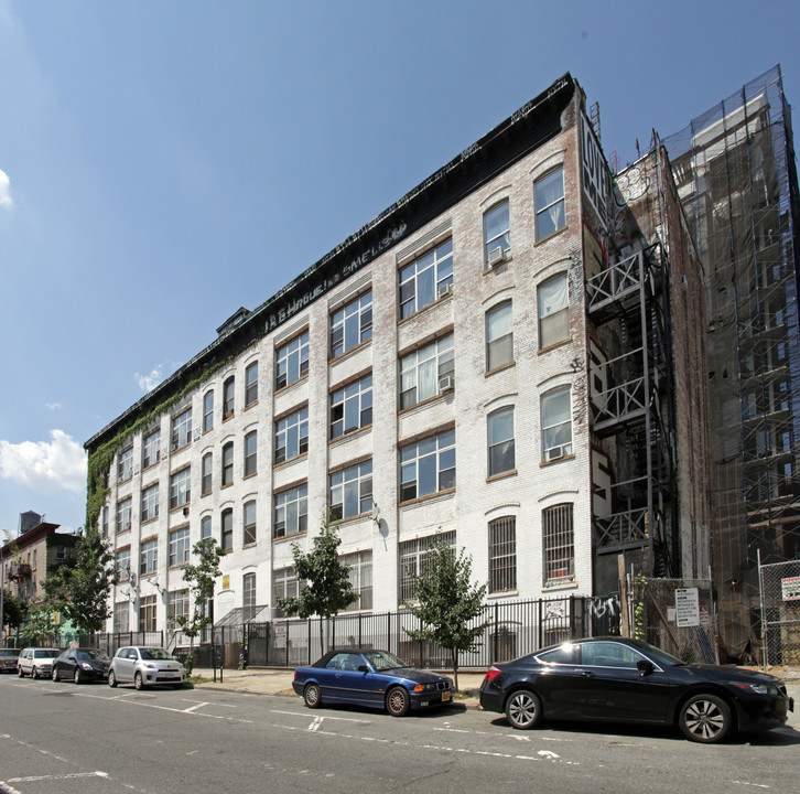 141 S 5th St in Brooklyn, NY - Building Photo