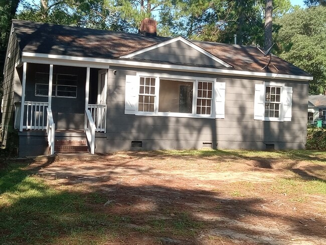 property at 601 S Shadowlawn Dr