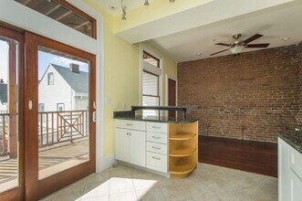 116 Perkins St, Unit 2 in Somerville, MA - Foto de edificio - Building Photo