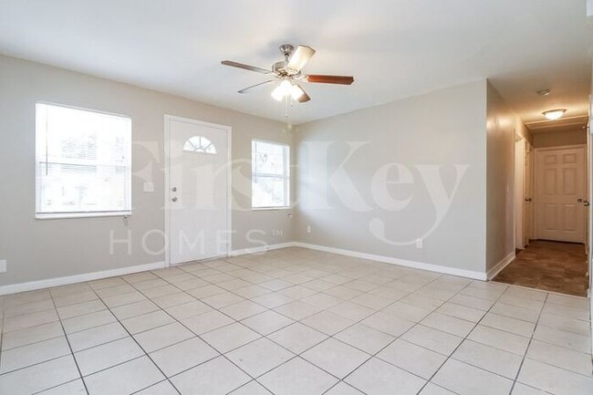 2537 21st Ave SW in Largo, FL - Building Photo - Building Photo