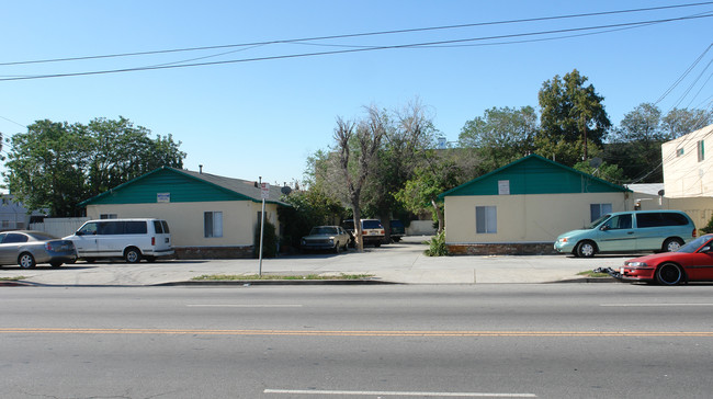 16132-16136 Vanowen St in Van Nuys, CA - Building Photo - Building Photo