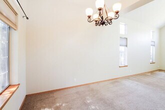 25719 SE 37th St in Issaquah, WA - Building Photo - Building Photo