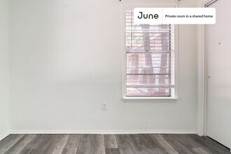 Private bedroom in 4 bed/1 bath Home in Austin, TX - Building Photo - Building Photo