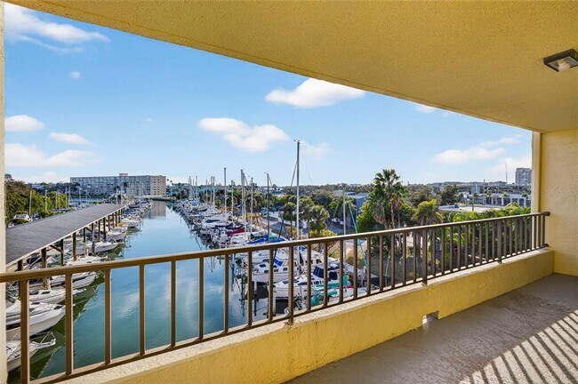 1750 Harbor Pl in South Pasadena, FL - Building Photo - Building Photo