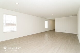 1009 Birkdale Dr in Ennis, TX - Foto de edificio - Building Photo