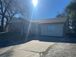 1324 Whispering Trail in Dallas, TX - Building Photo - Building Photo