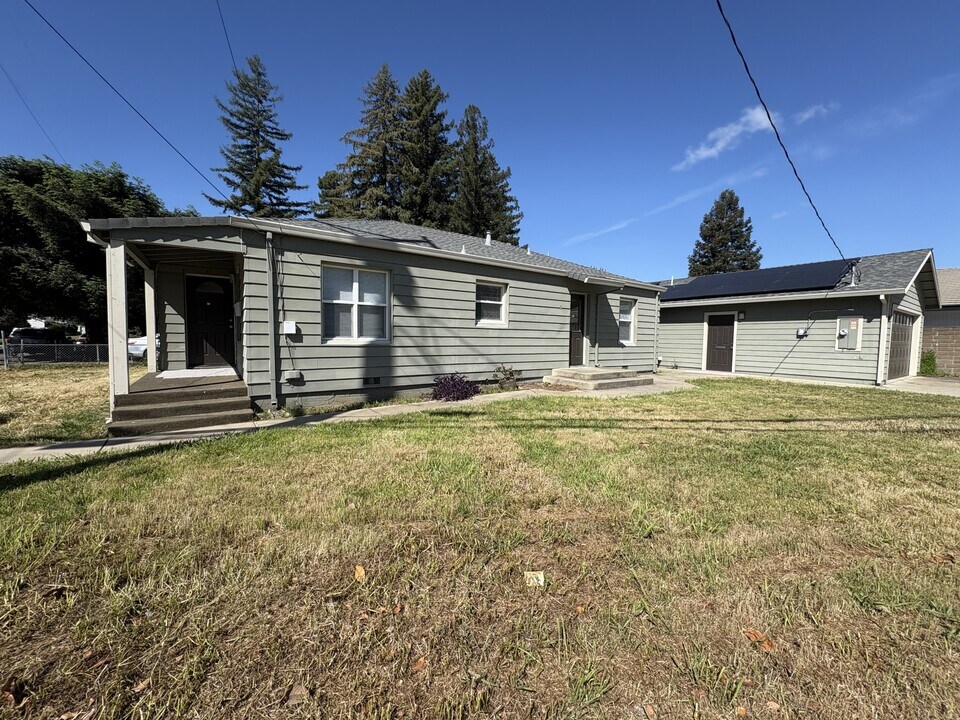 401 Ainsley Ave in Yuba City, CA - Building Photo