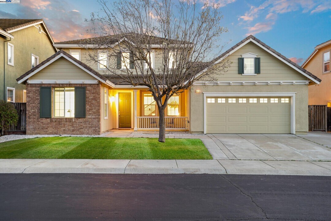 6646 Yellowstone Cir in Discovery Bay, CA - Building Photo