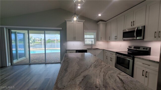 1723 SW 31st Ln in Cape Coral, FL - Building Photo - Building Photo