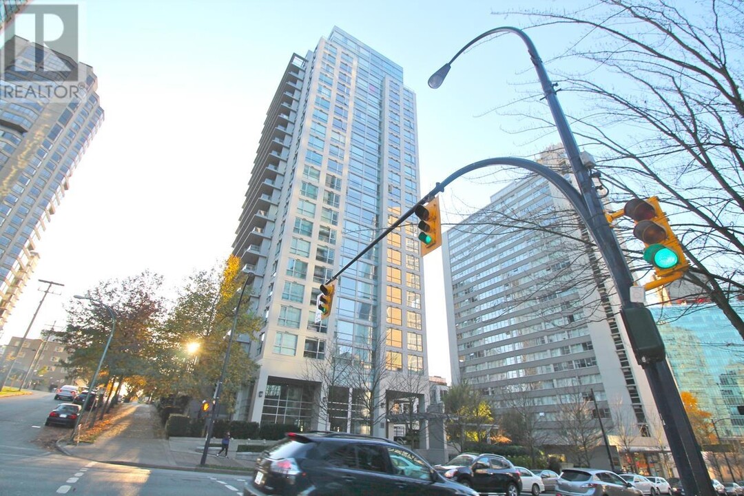 1420-1420 W Georgia St in Vancouver, BC - Building Photo