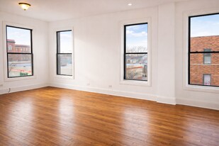 3535 W Armitage Ave, Unit 3F in Chicago, IL - Building Photo