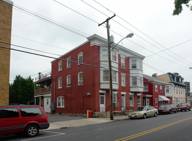 43-45 E Baltimore St in Hagerstown, MD - Foto de edificio - Building Photo