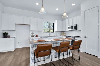 2050 Lohmans Spur in Lakeway, TX - Building Photo - Building Photo