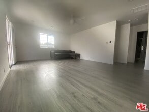 18601 Hiawatha St in Porter Ranch, CA - Building Photo - Building Photo