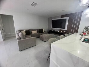 6471 Park St in Hollywood, FL - Building Photo - Building Photo