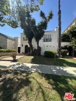 137 Rexford Dr in Beverly Hills, CA - Building Photo