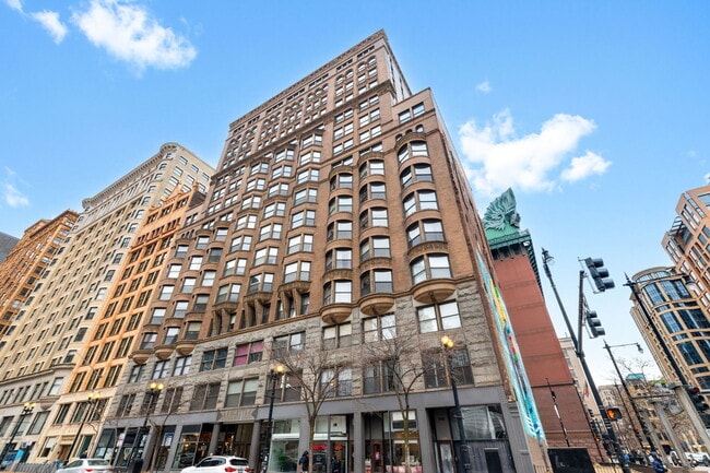 property at 431 S Dearborn St