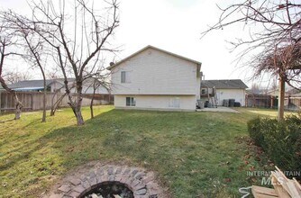 8776 W Mediterranean Ct in Boise, ID - Building Photo - Building Photo