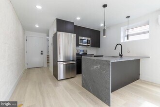 2132 Pine St, Unit 3 in Philadelphia, PA - Building Photo - Building Photo