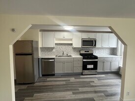 697-1 Islington St, Unit 697 Islington St Apt 1 in Portsmouth, NH - Building Photo