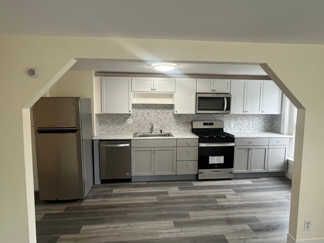 697-1 Islington St, Unit 697 Islington St Apt 1
