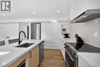 1326 Butter Rd W in Hamilton, ON - Building Photo - Building Photo