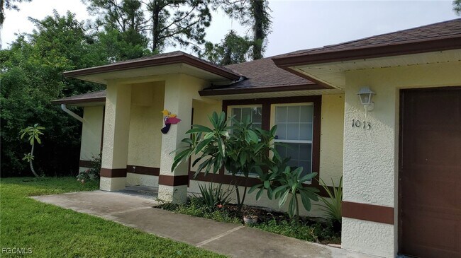 1013 Butler St E in Lehigh Acres, FL - Building Photo - Building Photo