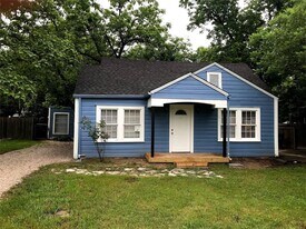 710 W Lake Dr in Taylor, TX - Building Photo