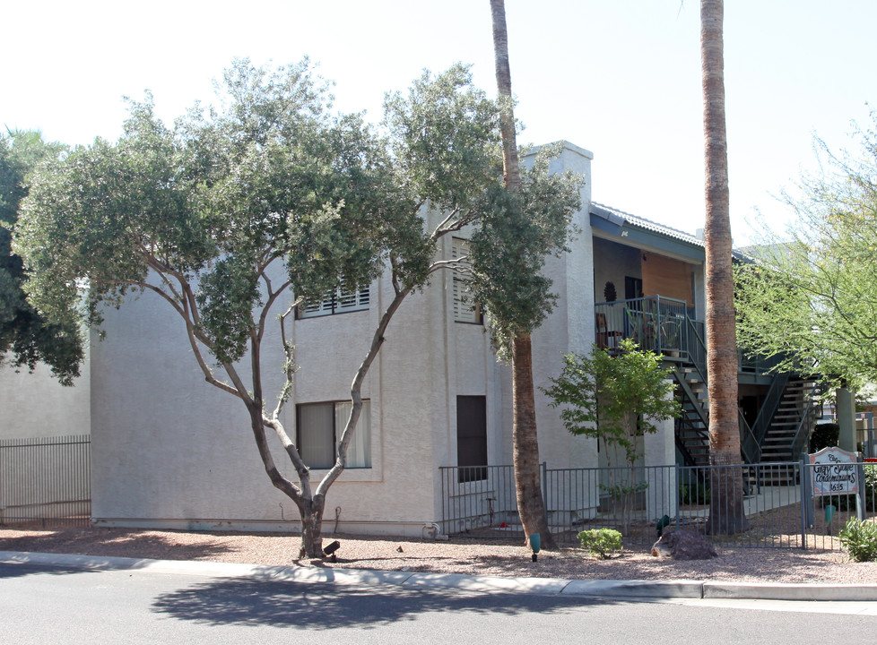 Gray Stone Condominiums in Phoenix, AZ - Building Photo