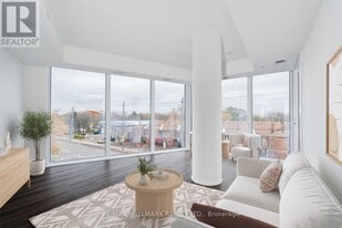 2 Manderley Dr in Toronto, ON - Building Photo