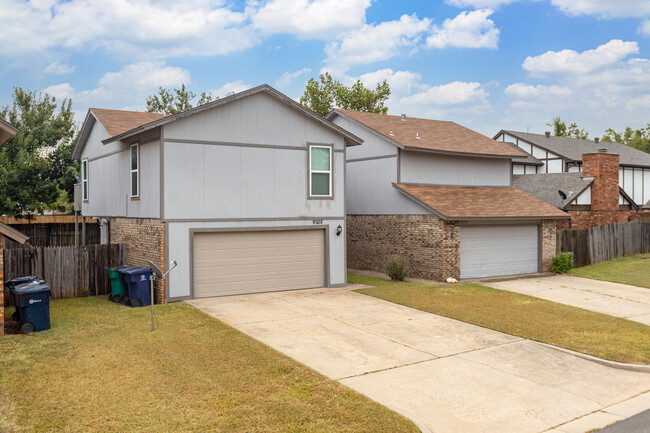 9000 N Roxbury Ter in Oklahoma City, OK - Building Photo - Building Photo