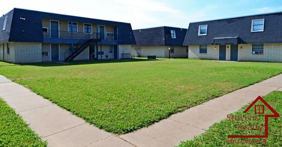 2111 NW Lindy Ave in Lawton, OK - Building Photo