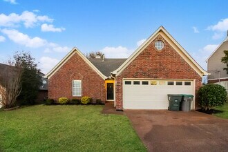 2184 Stone Stream Dr in Memphis, TN - Foto de edificio - Building Photo