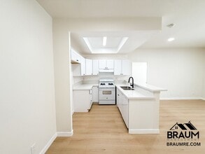 11459 Collins St in Los Angeles, CA - Building Photo - Building Photo