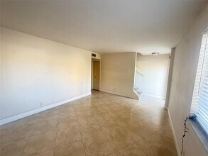 5646 Blueberry Ct in Lauderhill, FL - Building Photo - Building Photo