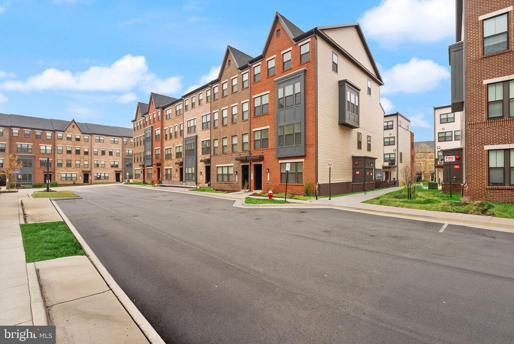 43430 Stonewood Crossing Ter in Ashburn, VA - Building Photo