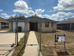 108 Mina De Oro in Mission, TX - Building Photo - Building Photo