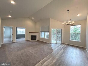 5000 Hollington Dr in Owings Mills, MD - Foto de edificio - Building Photo