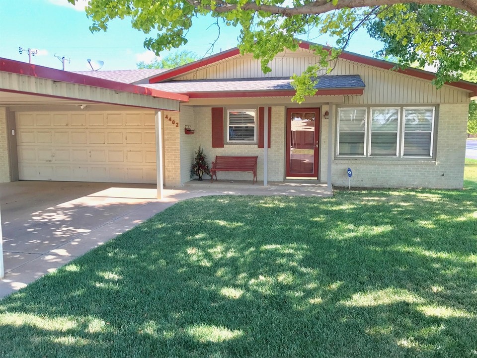 4402 49th St in Lubbock, TX - Building Photo