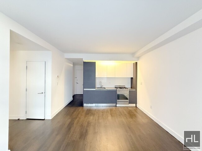 NO fee 1 bed 1 bath on the 22nd floor - Su