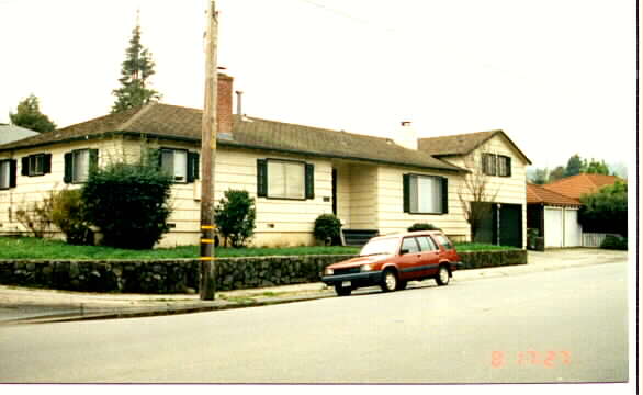 534 E Blithedale Ave in Mill Valley, CA - Foto de edificio