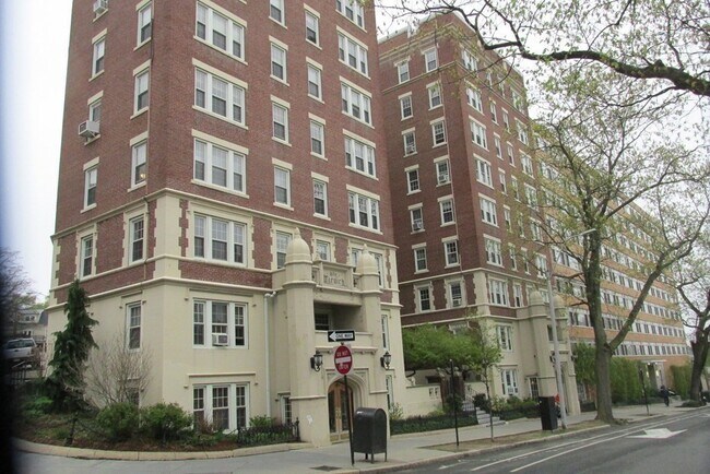 1450 Beacon St in Brookline, MA - Building Photo - Building Photo