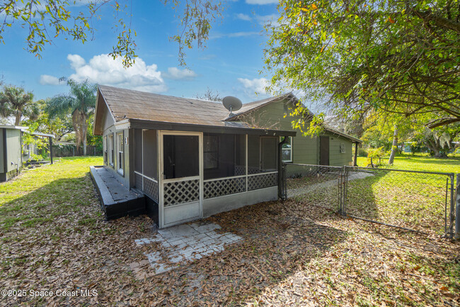 317 Pineda St in Cocoa, FL - Foto de edificio - Building Photo