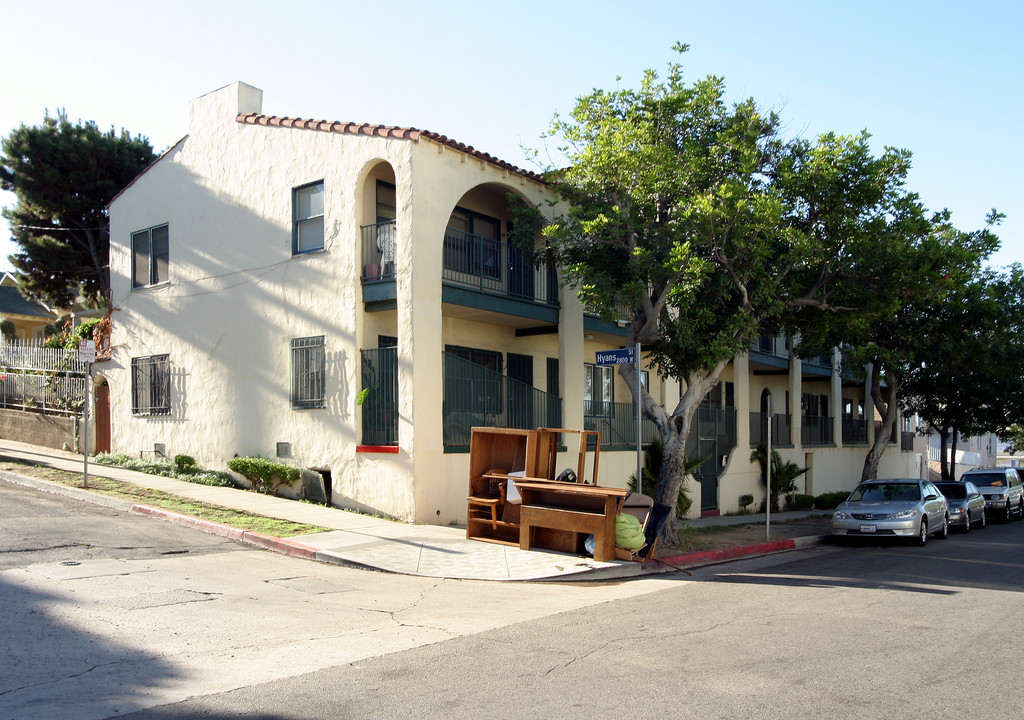 230-240 N Reno St in Los Angeles, CA - Building Photo