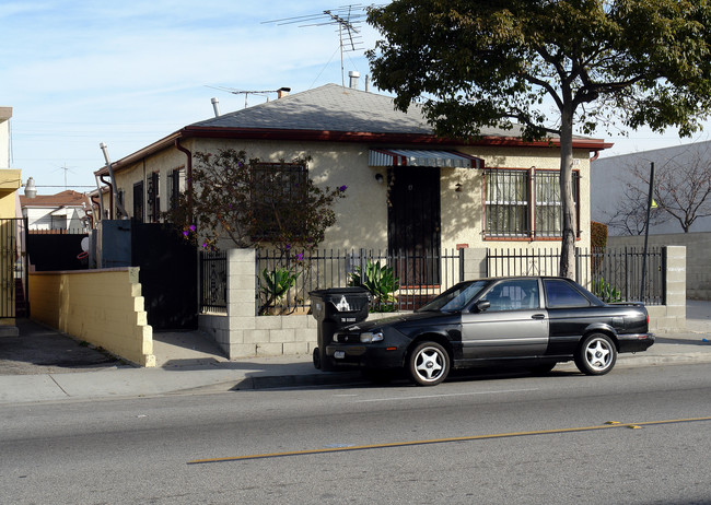 117 E Arbor Vitae St in Inglewood, CA - Foto de edificio - Building Photo