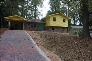 3450 Casa Woods Ln in Clarkston, GA - Building Photo