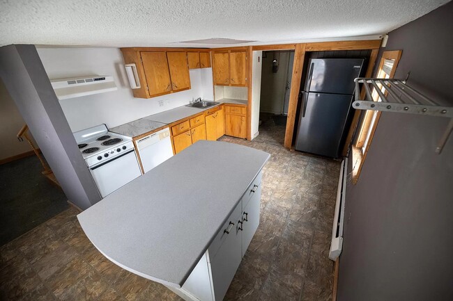 96 Bosworth St, Unit 1 in Old Town, ME - Building Photo - Building Photo