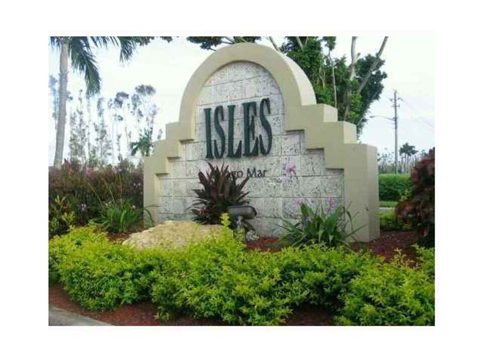 12620 VISTA ISLES Dr in Sunrise, FL - Building Photo