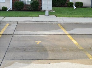 1815 SW White Birch Cir #5 in Ankeny, IA - Building Photo - Building Photo